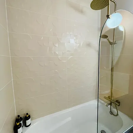 De Standing Hyper Centre *