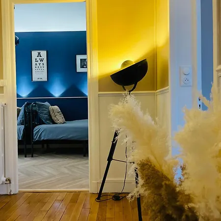 De Standing Hyper Centre Apartment Tours