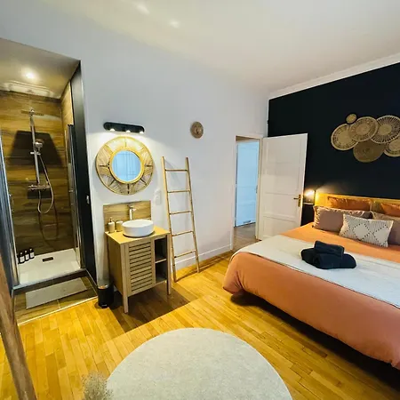 De Standing Hyper Centre Apartment *