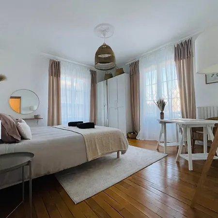 De Standing Hyper Centre Apartment *