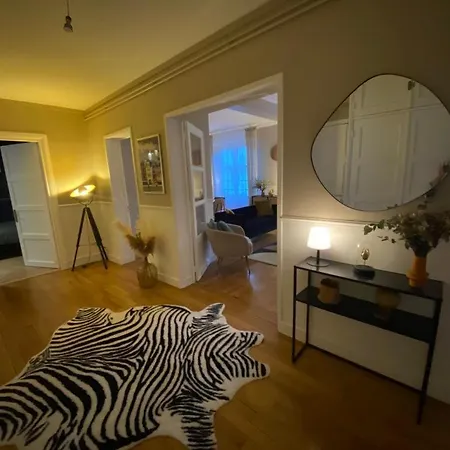 De Standing Hyper Centre Apartment *