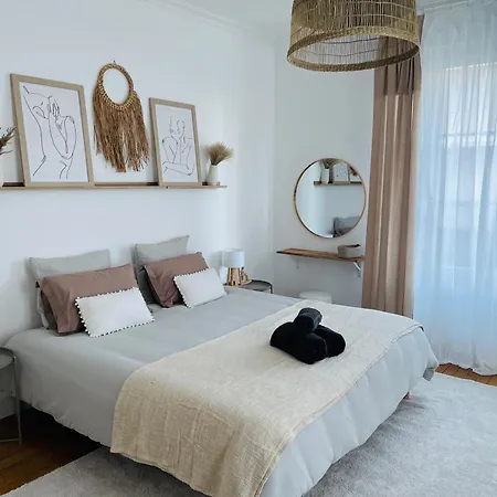 De Standing Hyper Centre Apartment *