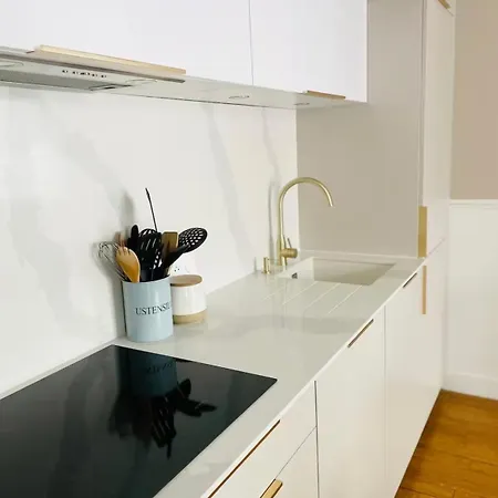 De Standing Hyper Centre Apartment *