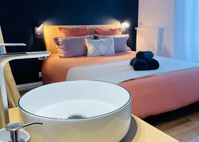 De Standing Hyper Centre Apartment