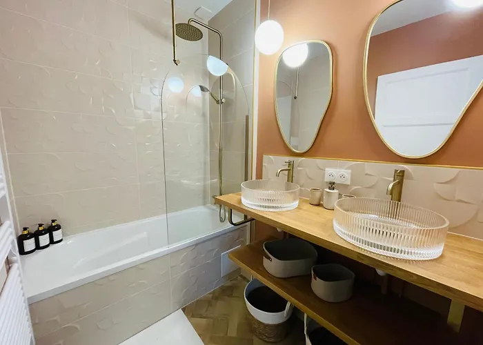 De Standing Hyper Centre Apartment *