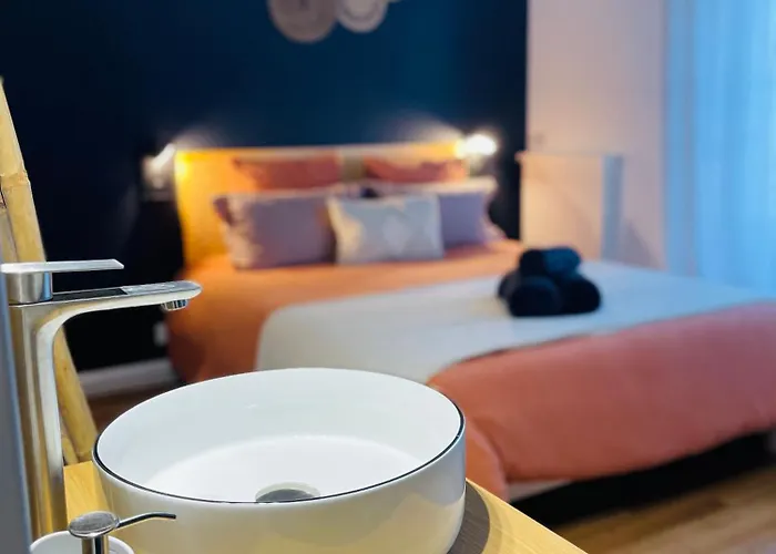 De Standing Hyper Centre Apartment Tours