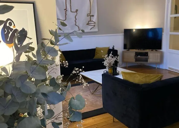 De Standing Hyper Centre Apartment Tours