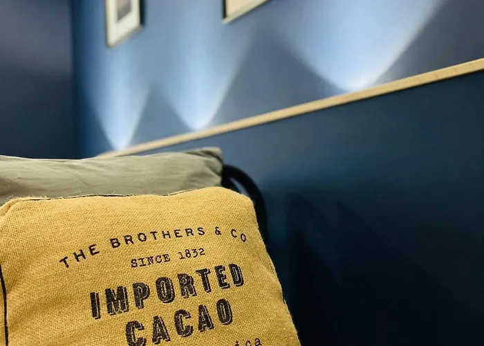 De Standing Hyper Centre