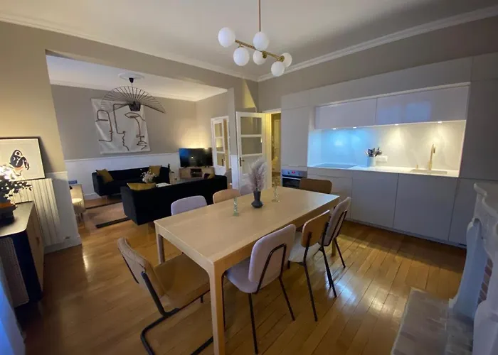 De Standing Hyper Centre Apartment *