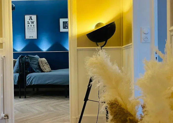 De Standing Hyper Centre Apartment Tours