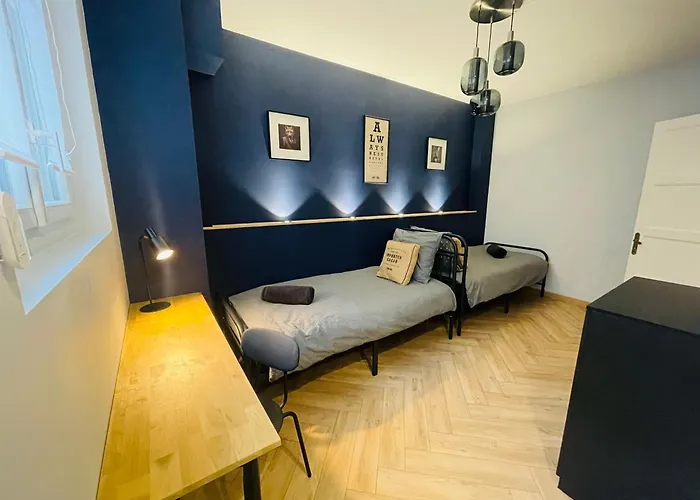 De Standing Hyper Centre Apartment