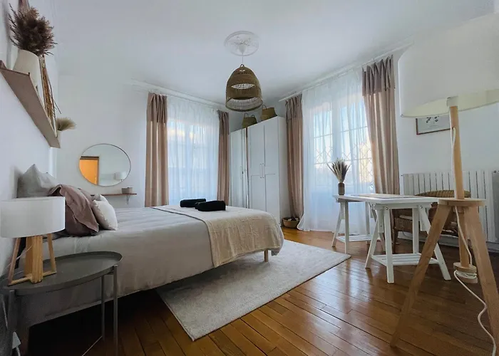 De Standing Hyper Centre Apartment *